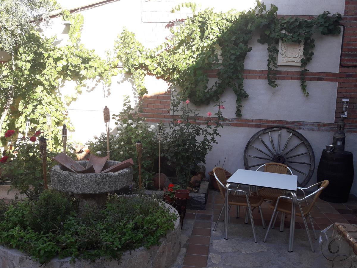 Casa Rural La Casa De Las Manuelas Horcajo de las Torres Екстериор снимка